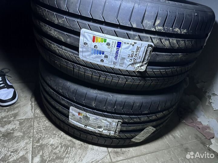 Continental ContiSportContact 5P 285/40 R22 и 325/35 R22 110Y