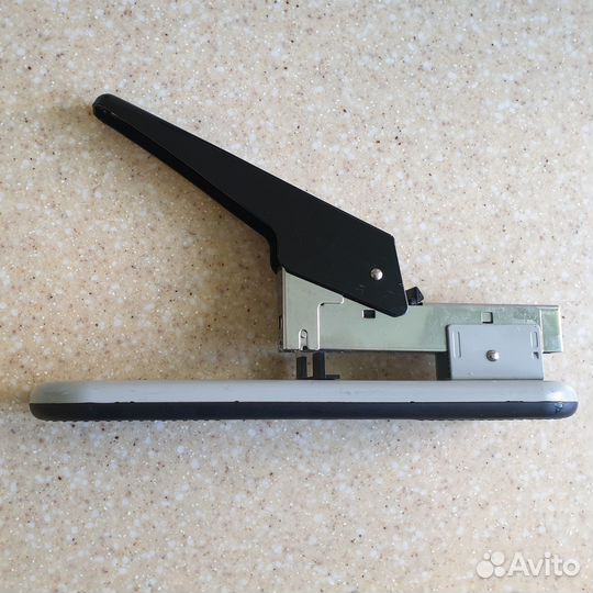 Степлер KW-Trio 050SB, 100 листов, серо-черный