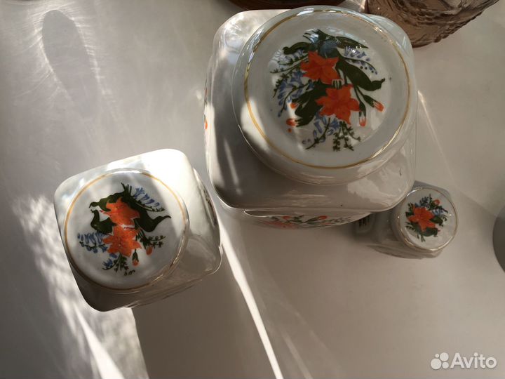 Фарфоровые банки для сыпучих продуктов или чая