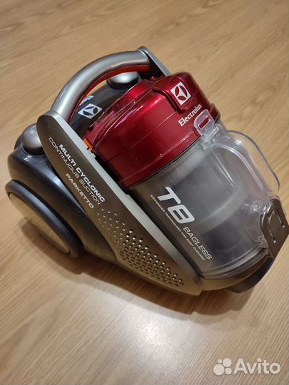 Пылесос Electrolux Т8 Multi Cyclonic