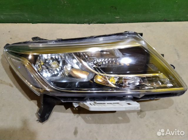 Фара правая Nissan Pathfinder R52