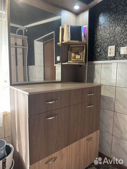 Прихожая и комод