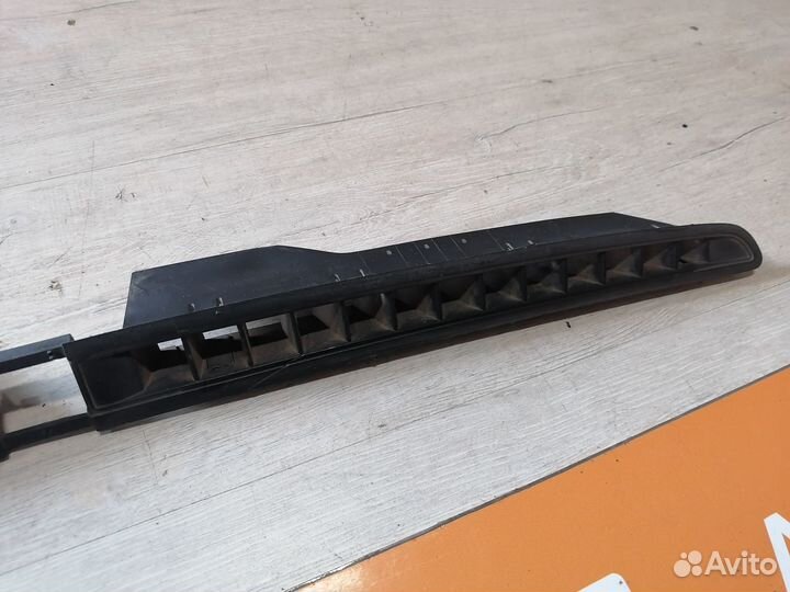 Дефлектор обдува лобового секла Volkswagen Polo 5