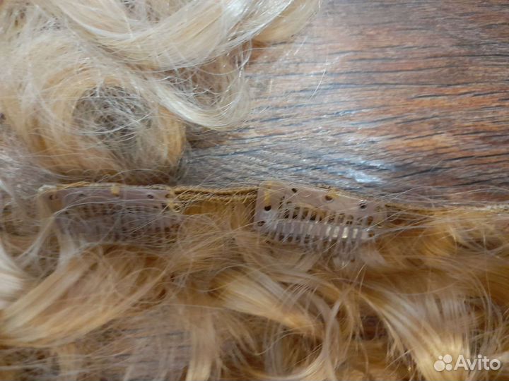 Волосы на заколках