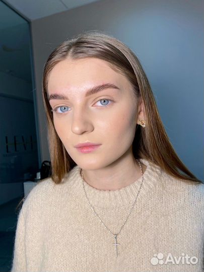 Модель на окрашивание и ламинирование бровей