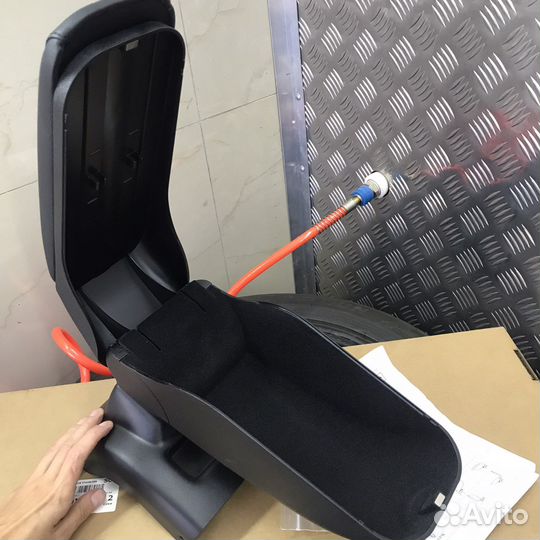 Подлокотник Ford Focus 2 2005