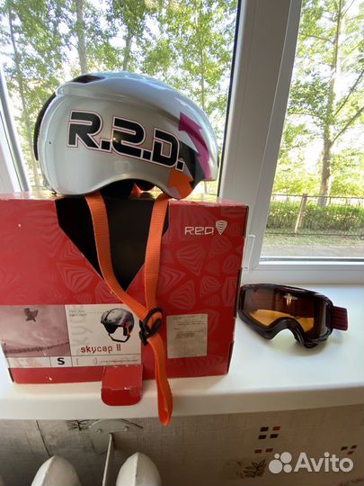 Горнолыжный шлем