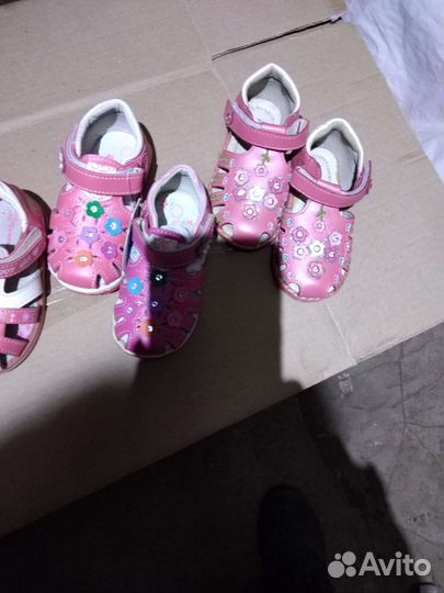 Сандали для девочек новые