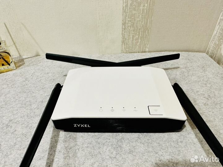 Роутер Wi-Fi. Zyxel keenetic Extra II