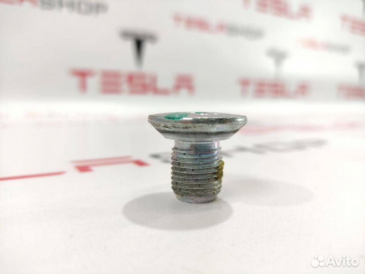 Болт крепления рулевого колеса Tesla Model 3 2018