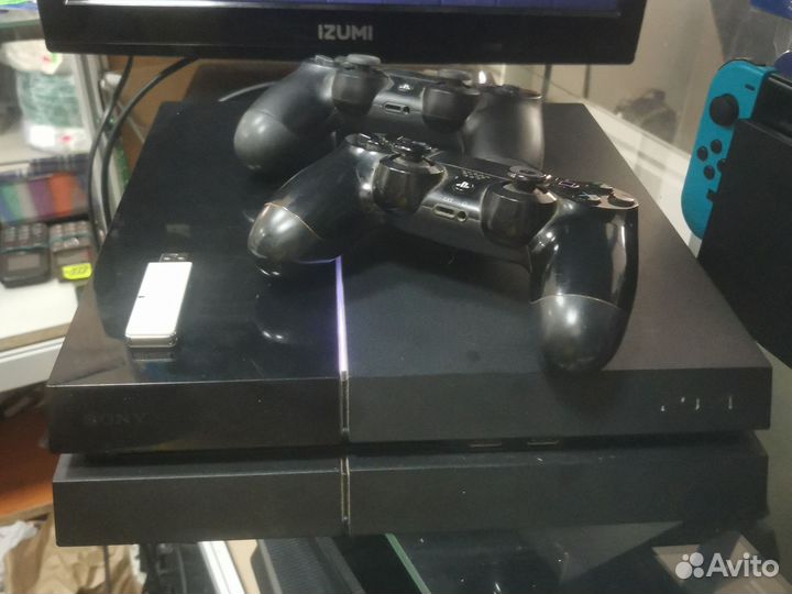Приставка Sony PS4 прошитая + 2 геймпада