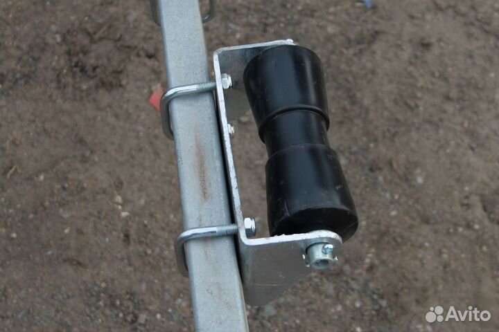 Ролик килевой прицепа мзса в сборе, проф труба 60