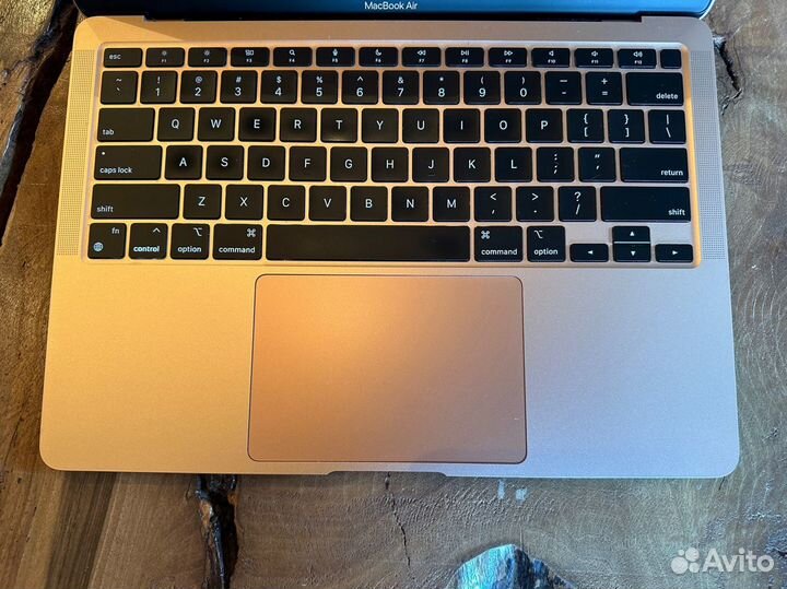 MacBook Air 13 2020 m1/16/256 SSD/gold