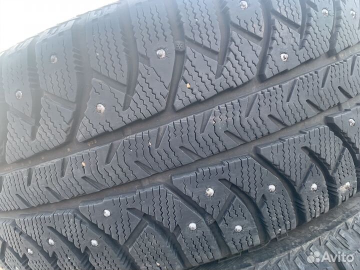 Firestone Ice Cruiser 7 215/60 R16