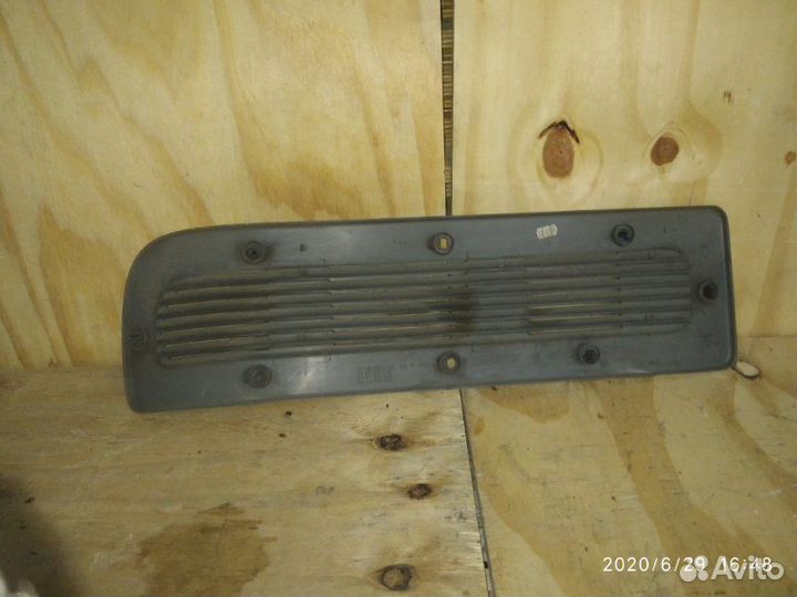 Накладка двери багажника задняя правая Renault