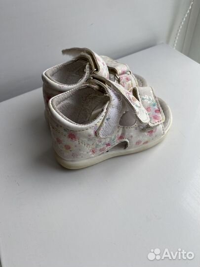 Сандалии для девочки