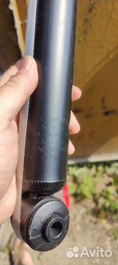 Задний амортизатор kyb для аутлендера