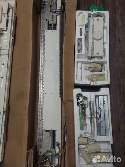 Двухфонтурная вязальная машина brother KH881/KR850