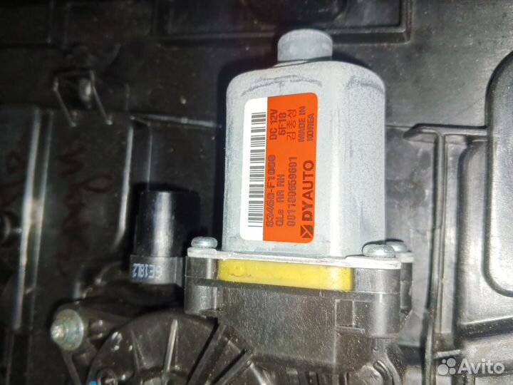 Стеклоподъемник задний правый Kia Sportage 4