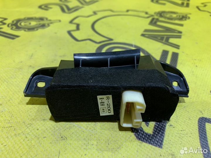 Кнопка стеклоподъемника задняя правая Subaru