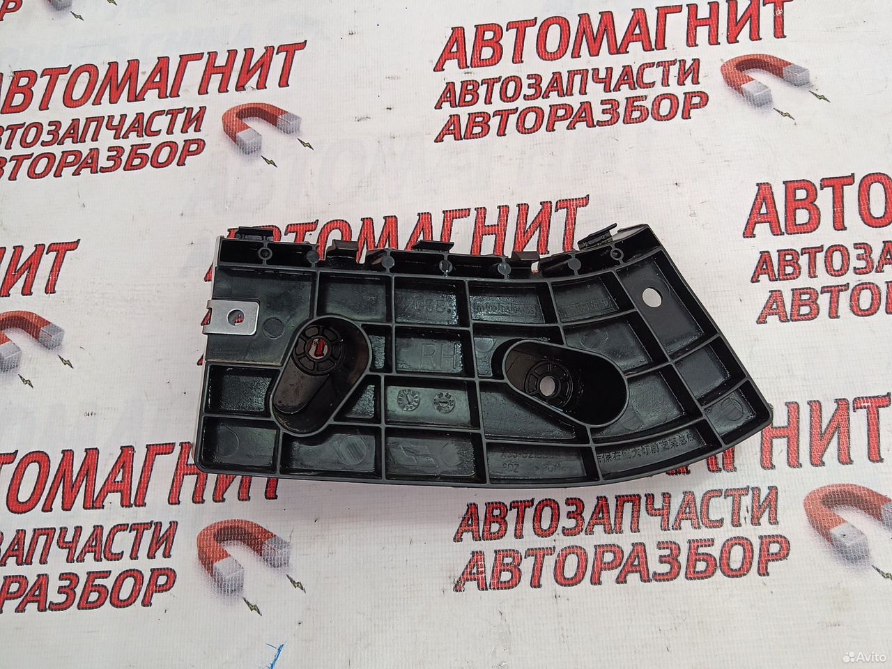 Кронштейн заднего бампера правый Lixiang L7