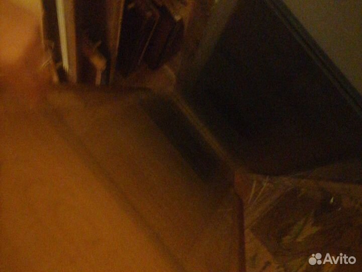 Несколько зеркал и стеклянные полки бу