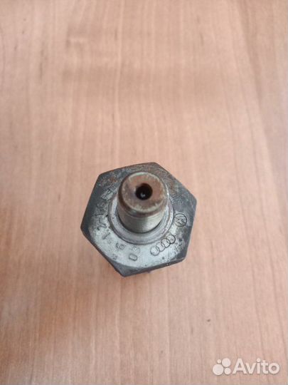 Датчик давления масла двс Volkswagen Passat B5+