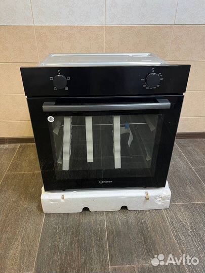 Электрический духовой шкаф Indesit новый