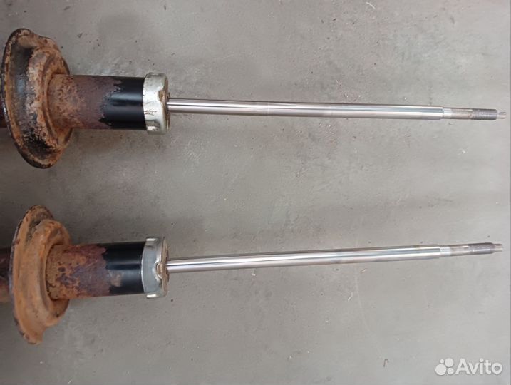 Задние амортизаторы