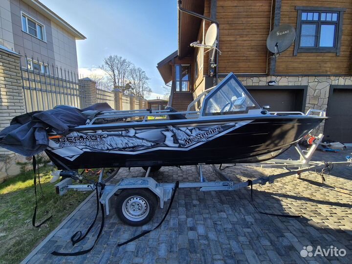Катер Berkut M DC