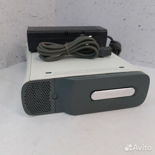 Игровая приставка Microsoft Xbox 360