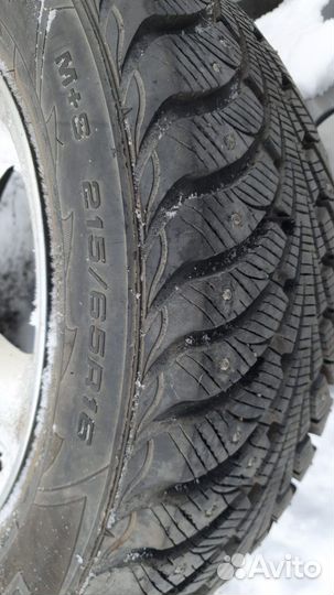 Goodyear UltraGrip 215/65 R16