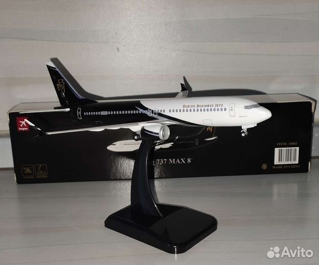 Модель самолета Boeing 737 Max8
