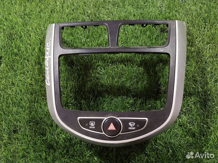 Рамка магнитолы Hyundai Solaris I