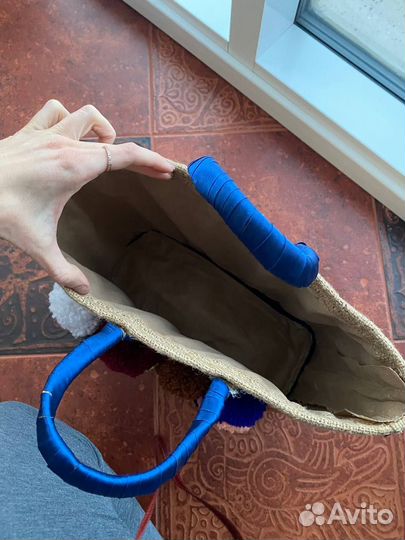 Сумка летняя соломенная с помпонами