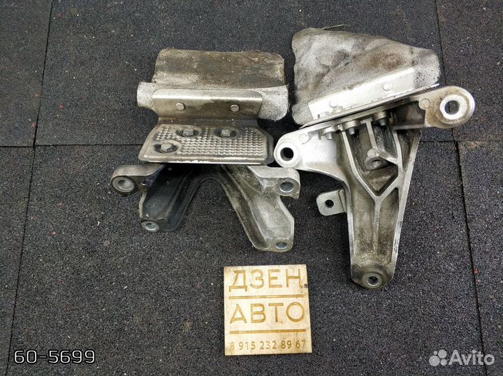 Кронштейн опоры двигателя Audi A4 3.2 cala