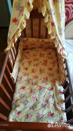 Детская кроватка с поперечным маятником и матрацом