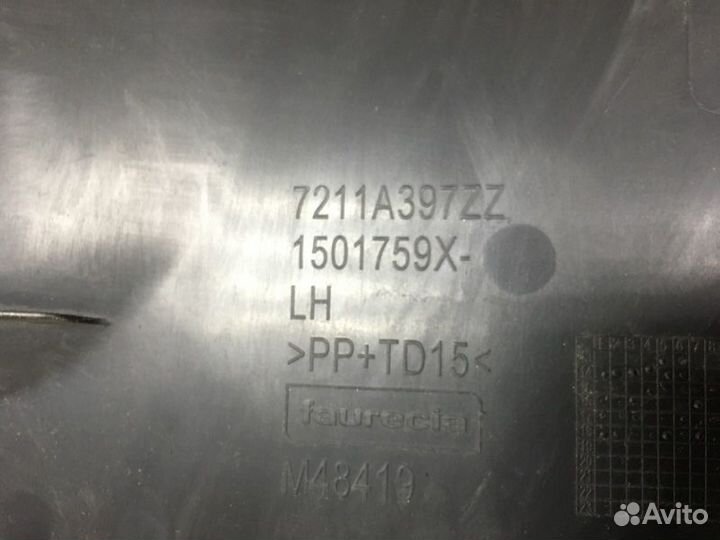 Обшивка средней стойки левая Mitsubishi Outlander