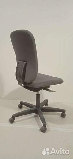 Офисное рабочее компьютерное кресло стул Ahrend