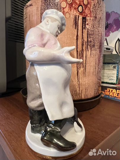 Фарфоровая статуэтка Повар с котом