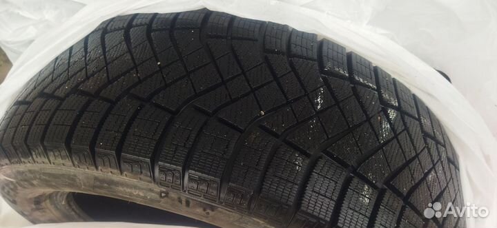 Pirelli Ice Zero FR 235/55 R19 105H