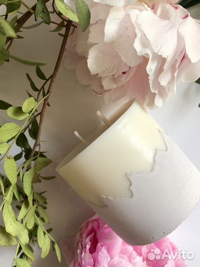 Свеча на бетоне из соевого воска