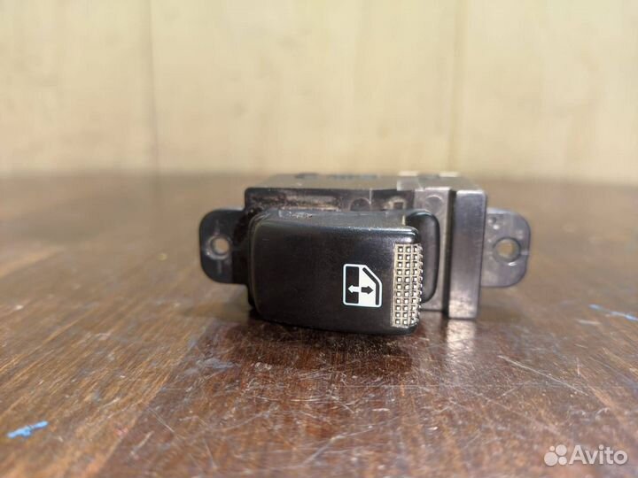 Кнопка стеклоподъемника передняя правая Hyundai So