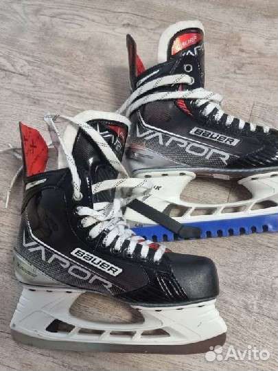 Хоккейные коньки, клюшки, шайбы, лезвия, нательное