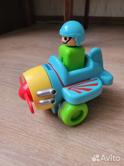 Самолет игрушка