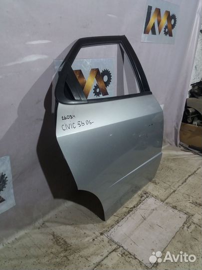 Задняя правая дверь Honda Civic 5D 06