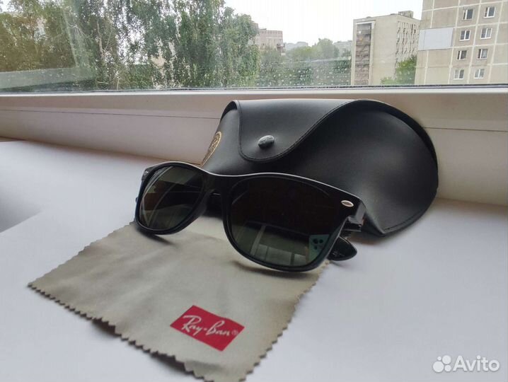 Солнцезащитные очки New Wayfarer RB 2132 901