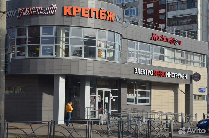 Продавец-консультант электроинструмента и крепежа