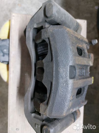 Супорта mitsubishi pajero/montero sport 1