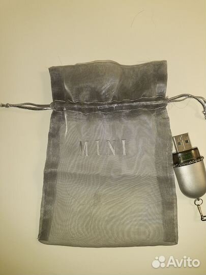 USB на 4 Gb, украшенная кристаллами Swarovsky